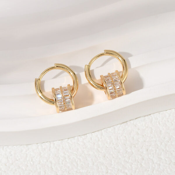 Simple Commute Oval Hollow Ear Clip Women - Image 2